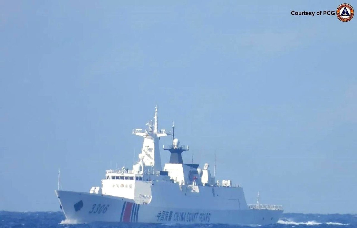 中国海警跟踪菲律宾船只---今天