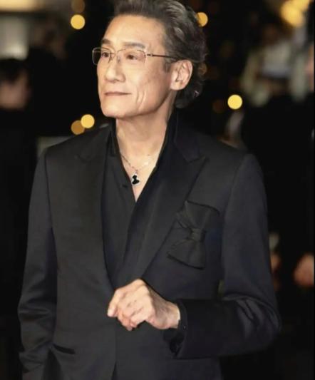 排面拉满，梁家辉被人民日报认证了！我可以接受他来内地拍戏，我也可以接受他拿影帝，