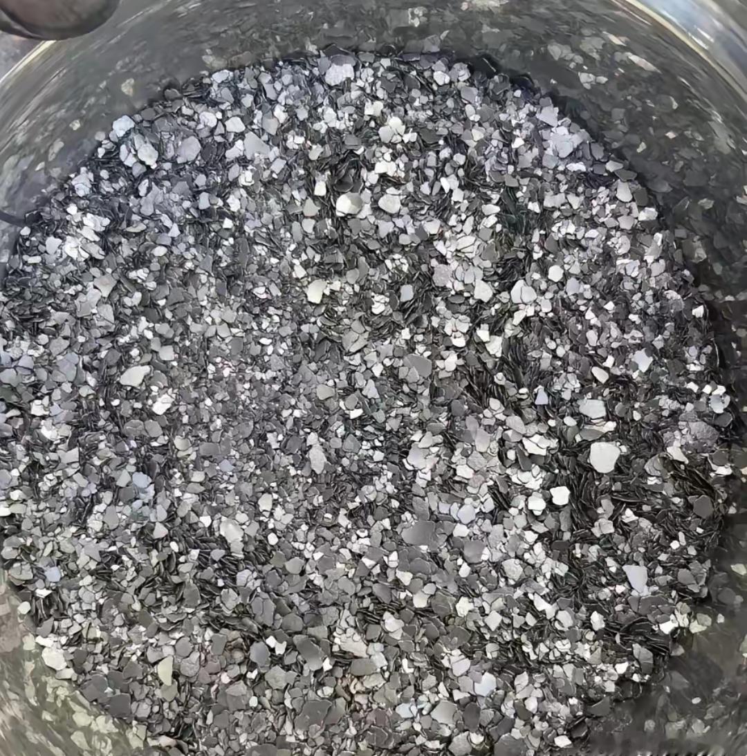 一家上市公司的副总，带着手下，硬生生把1243吨战略物资“偷”到了美国。天然