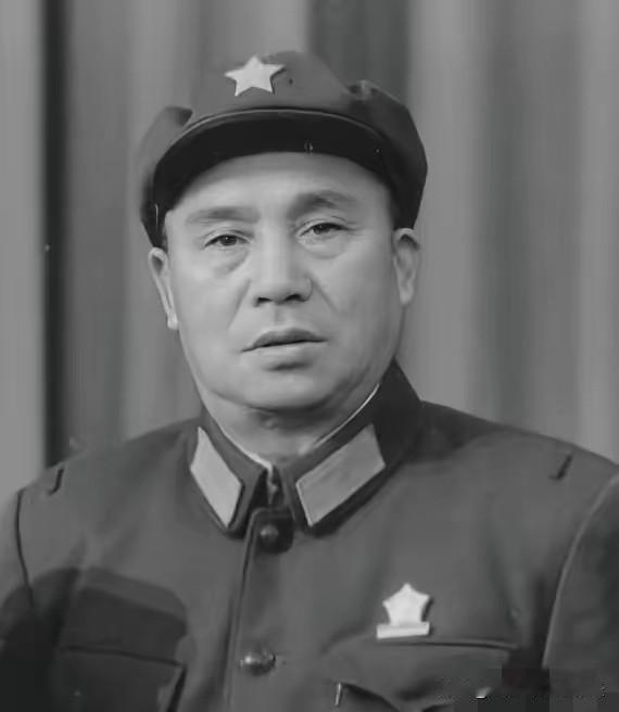 1947年，四野师长娶了老战友的遗孀带一子一女，新婚之夜，师长说把孩子们的姓都改