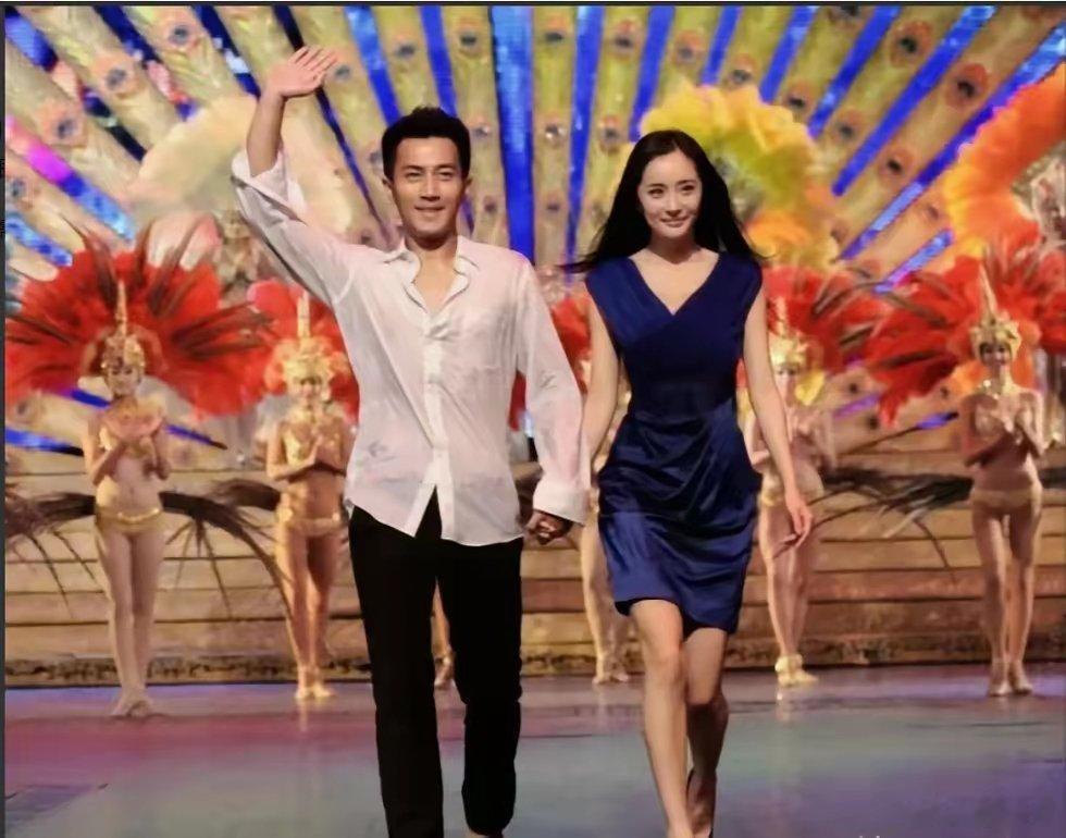 杨幂香港携女逛街，11岁小糯米身高惊人，美貌完胜妈妈！​​​