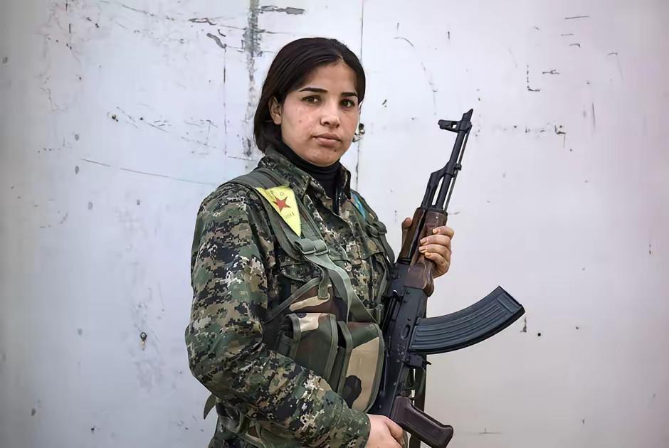 中东最惨烈的一幕发生了！华盛顿还在按着库尔德人的头，逼他们签下那份屈辱的“投