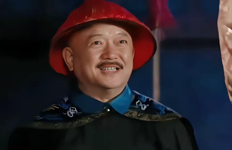 和珅发迹后，一帮亲戚来京投奔，和珅没给他们安排差事，而是说：“家里的银子有些潮湿