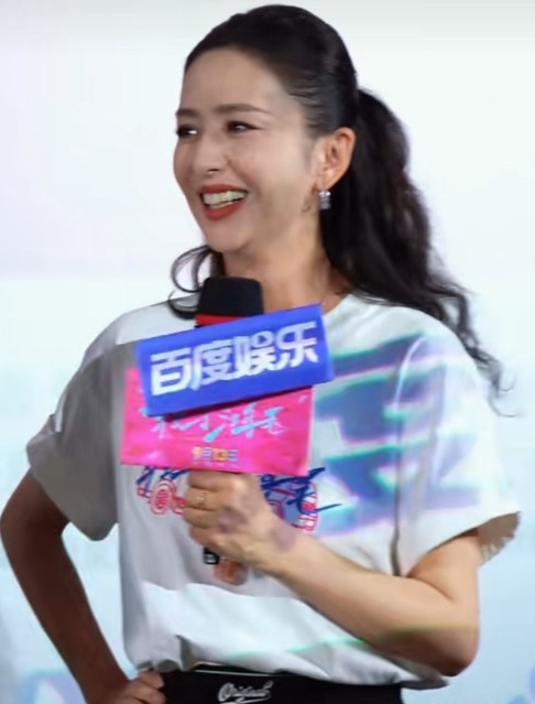 隔着屏幕都能感受到的佟丽娅的尴尬，当小酒窝说，丫丫妈妈教我跳舞，看着我写作业[捂