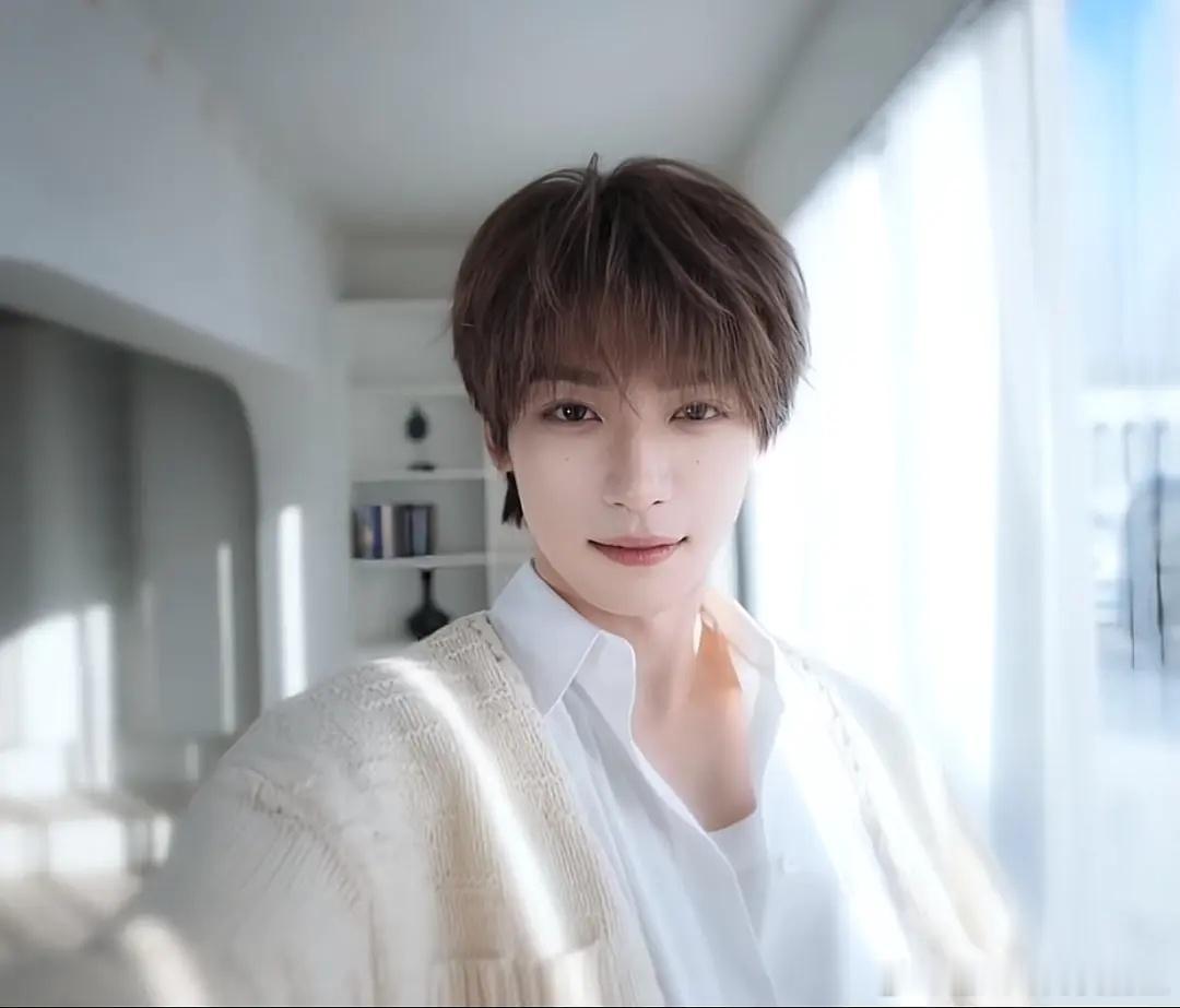 get到梓渝的颜以后，鹿晗的脸感觉都垮了，年龄真是不饶人