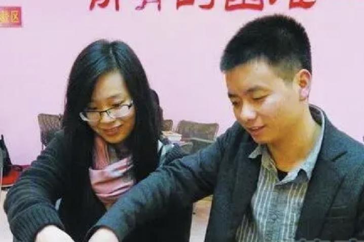 西安新娘回门发现指纹被删，父亲笨拙的爱破防无数人西安新娘小许新婚第二天回门