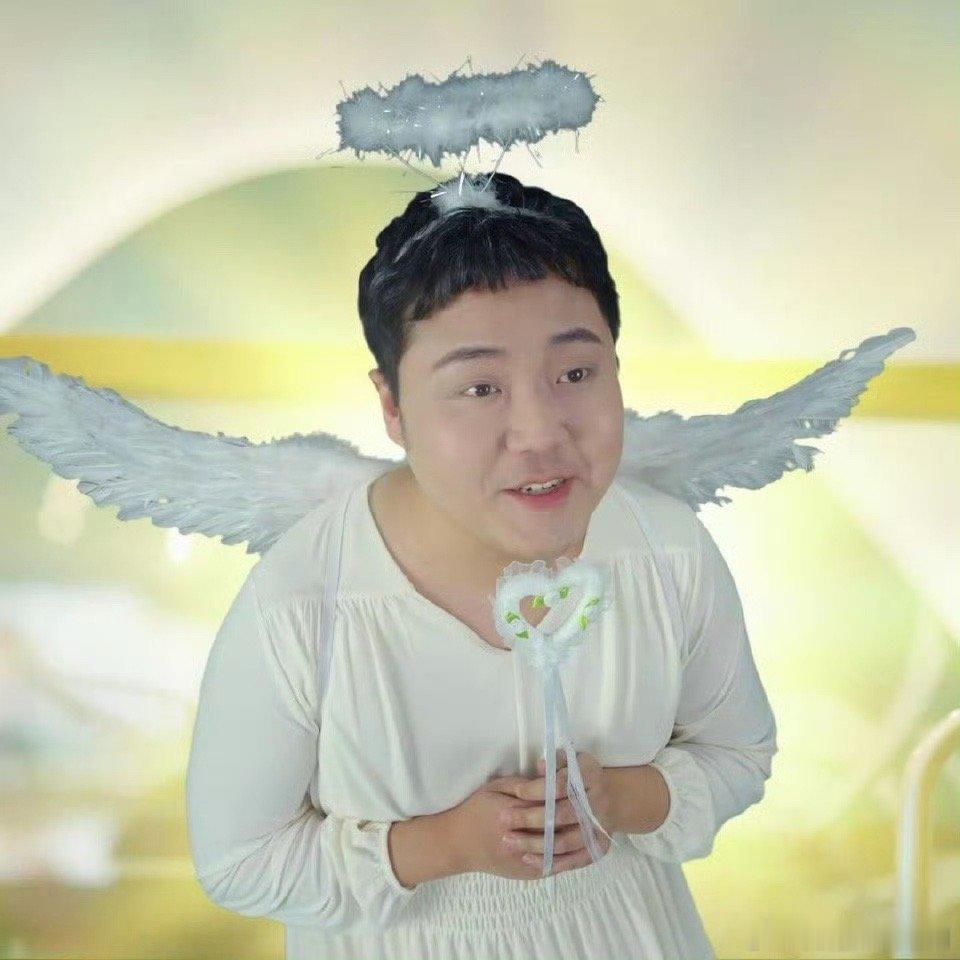 土豆签售会签的竟然是购物袋喜人副业蔓延到签售！土豆签购物袋画风可爱，袋子印金句