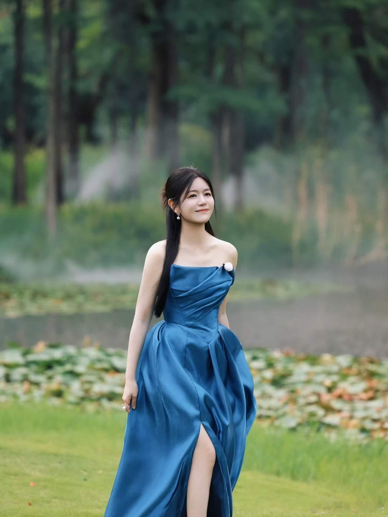 1.陈妍希年轻的时候在老家那边特别受欢迎，年纪大的富豪就喜欢清纯类型，当然现在身边也不缺少鲜肉男孩的