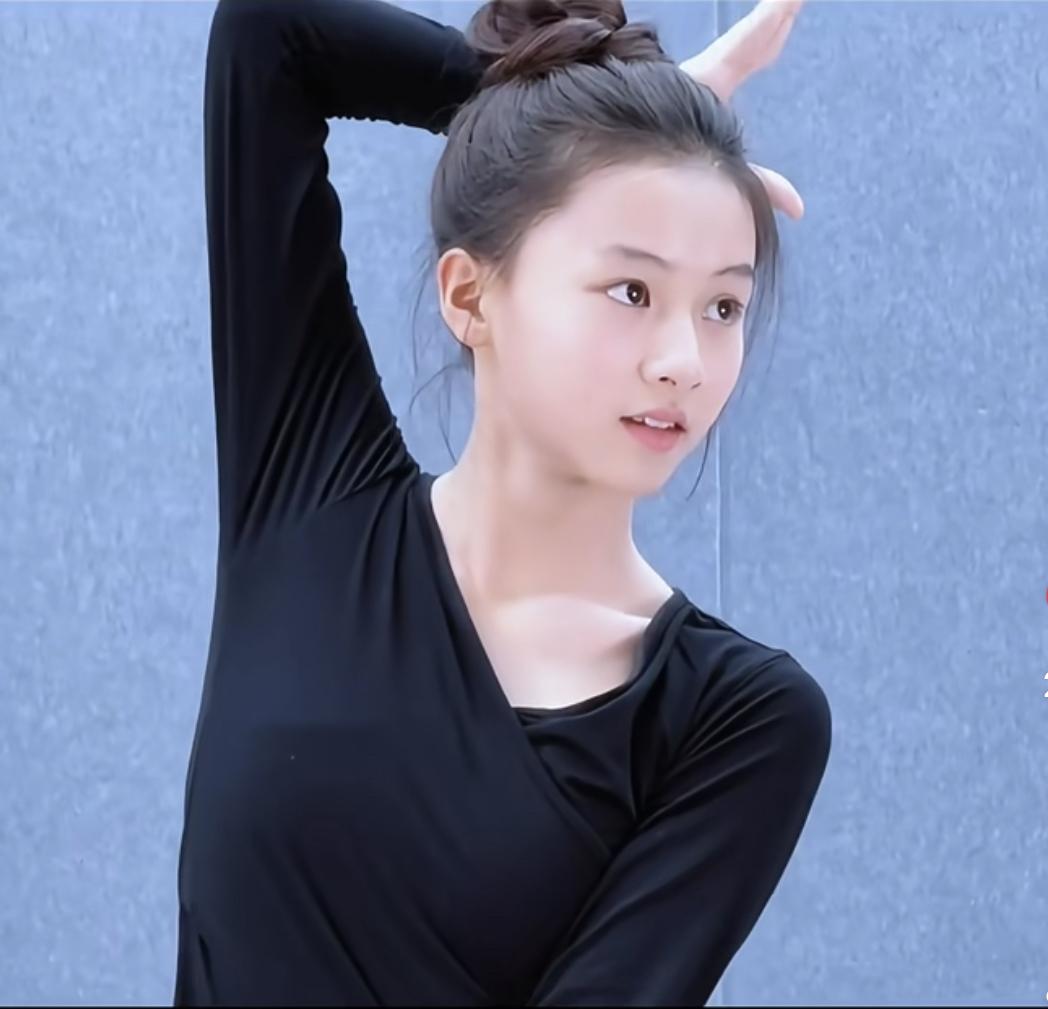 有些人真的是老天爷赏饭吃，看看15岁的七七就知道了，就因为长得太好看了，