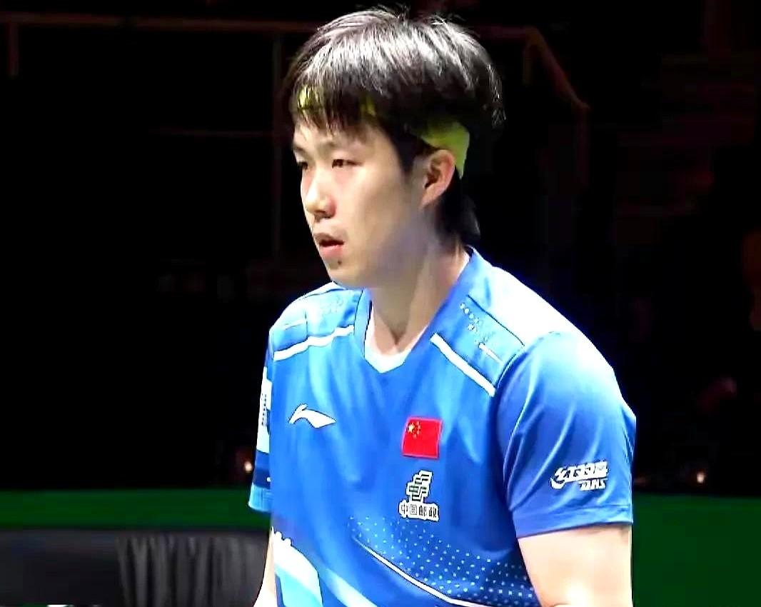 大头这两场球看得我心脏都快蹦到嗓子眼！现在网上吵翻了，有人说他单打1-2输弗