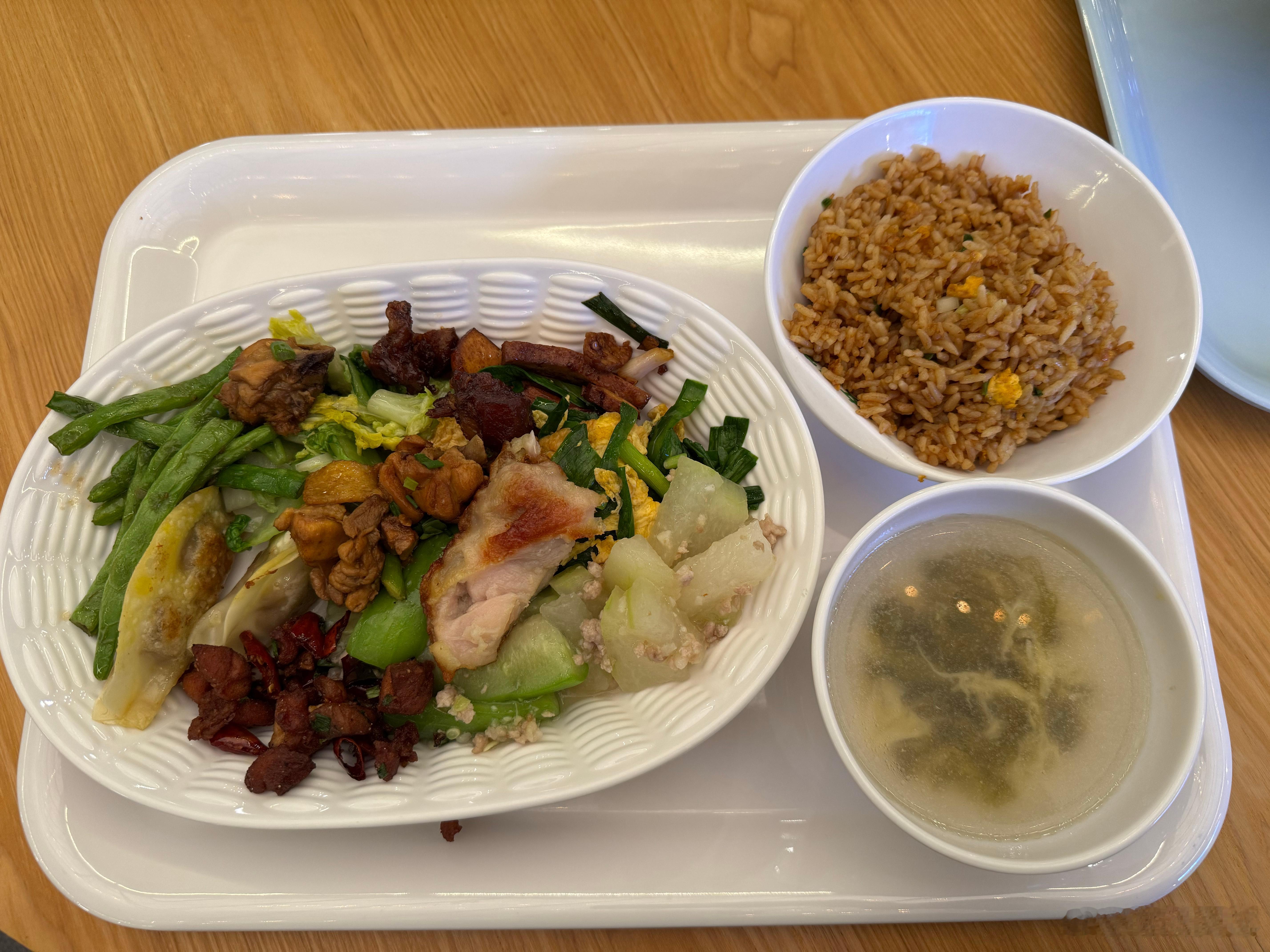 感受一下深圳南山的物价，大疆楼下的饭堂，这一份50