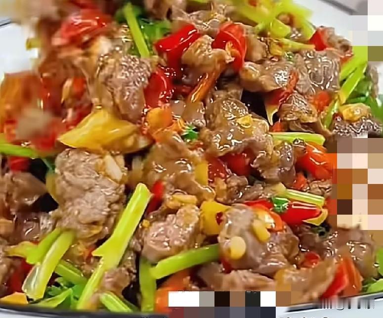 近日，河南郑州一位厨师董先生离职，老板却让他交出“SOP”，要求他将菜品制作用料