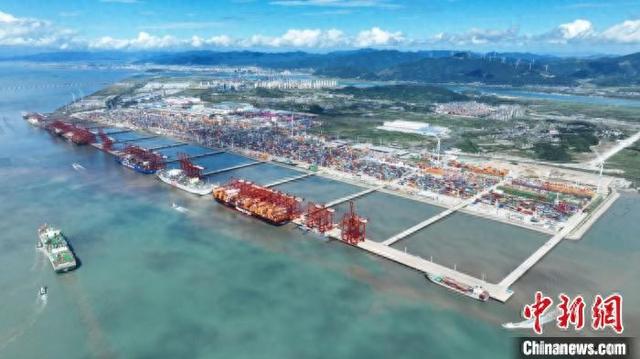 新建泊位对外启用 宁波舟山港梅山港区开放能级提升