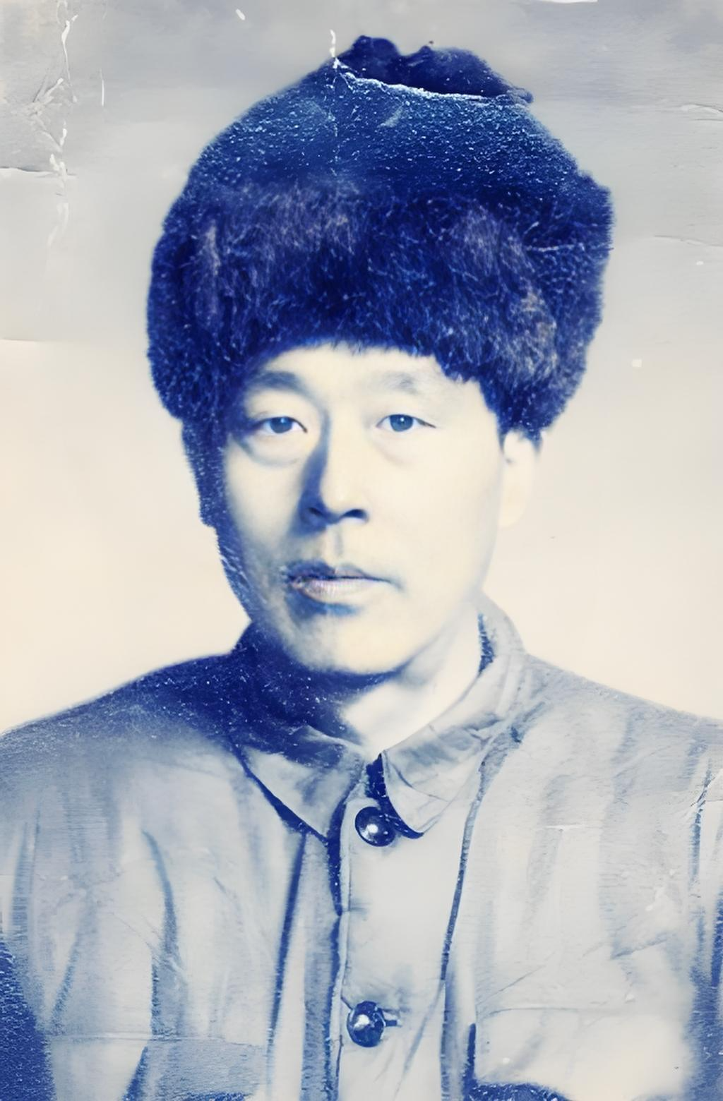 1940年，张啸林的保镖想请5天假，却遭拒，保镖气愤不已，就闹了起来。张啸林让保