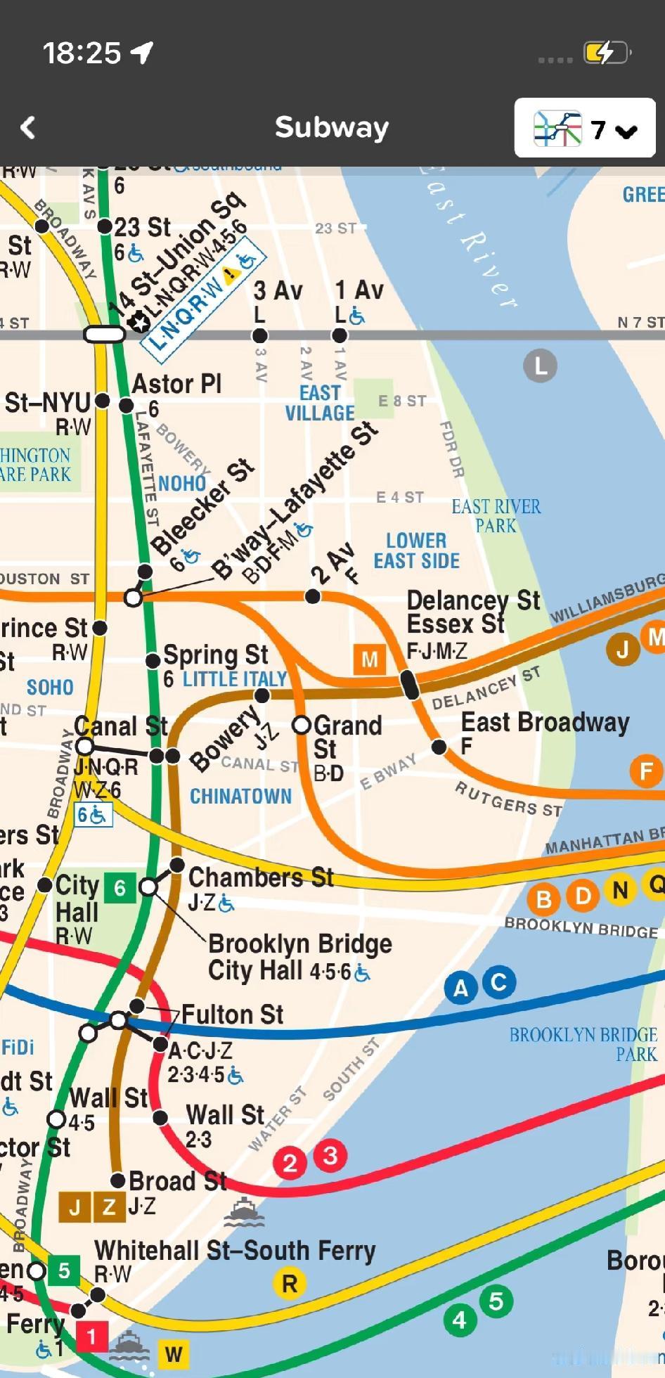 伦敦地铁比较随性，上海的板板正正，你认为呢？[吐舌头眯眼睛笑]