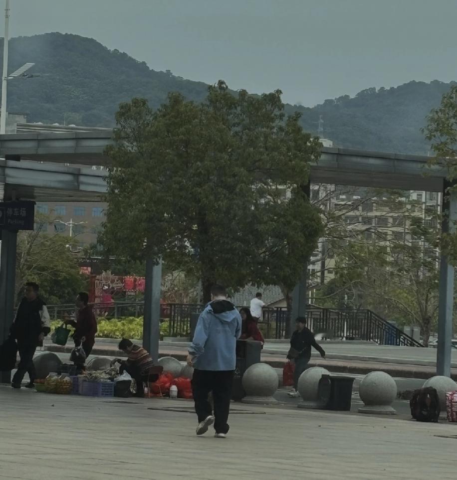 为什么就不能再忍一年再辞职呢？今年一月，我突然鼓起勇气跟领导提了离职，这份工作我