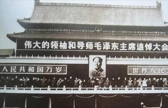毛主席在去世之前，留下两个谜团：1、神秘的圆圈1976年9月，在毛主席生