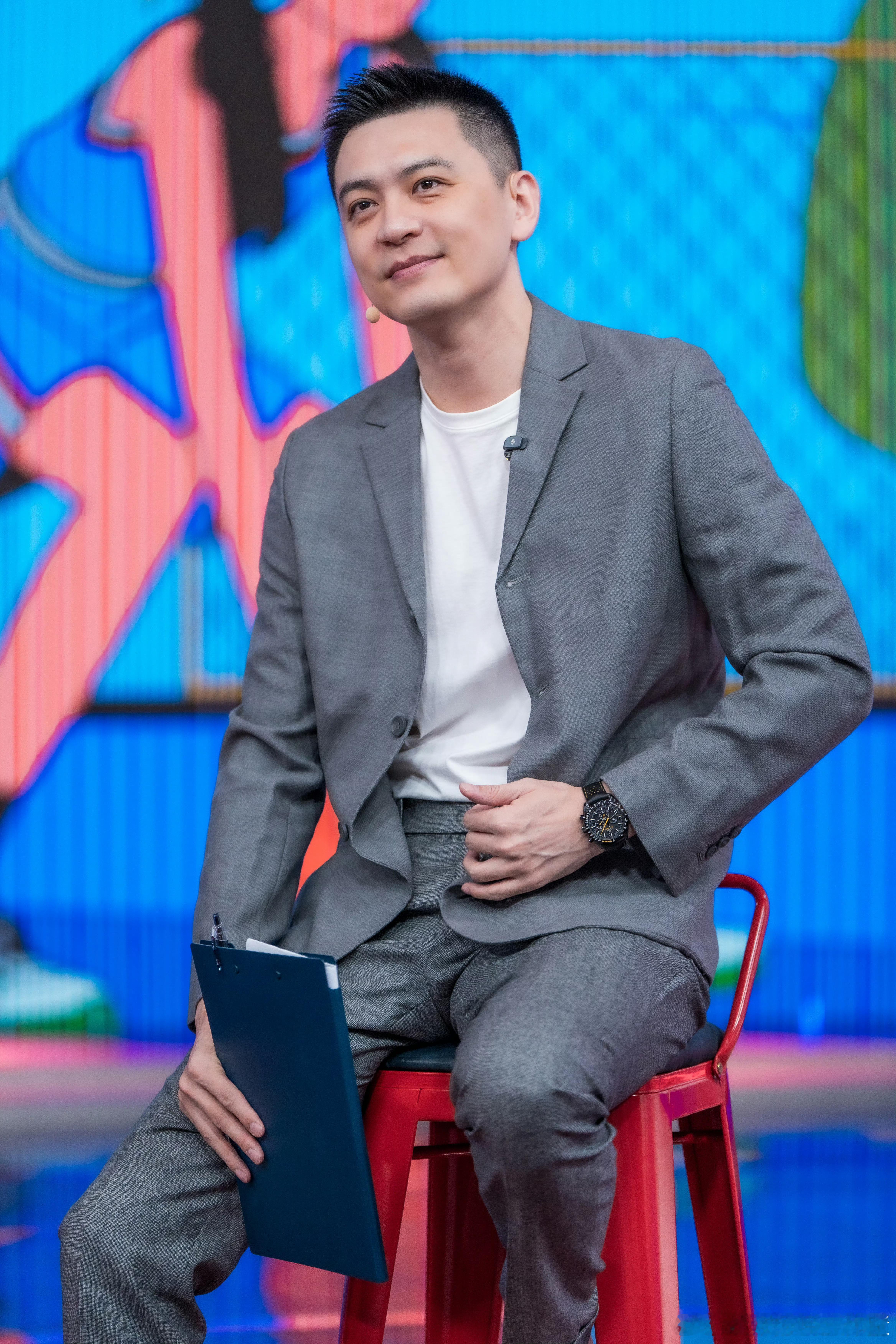 这眼袋一点没少。我怎么感觉好像还重了呢？