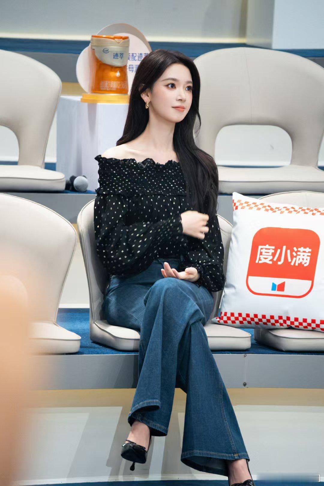 陈瑶工作室送孩子上学既视感乘风2026被陈瑶工作室戳中！送孩子上学既视感，温馨又