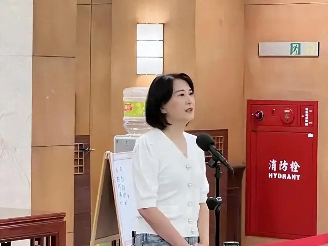 王鸿薇25日直言，民进党团至今仍未敲定人选，柯建铭的操作其实“姜还是老的辣”，一