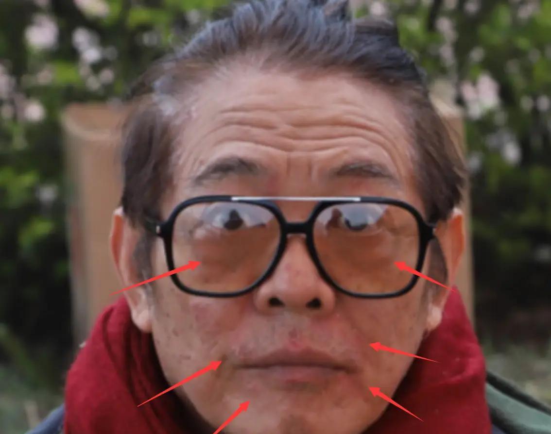 李连杰改了两次国籍都是有原因的。第一次说是1997年，李连杰为了推广中国武术，