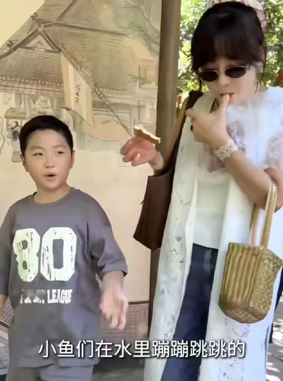 这几天蔡琳带着儿子来杭州了不管是为了发展事业，还是回来游玩，这都是很好的开始，