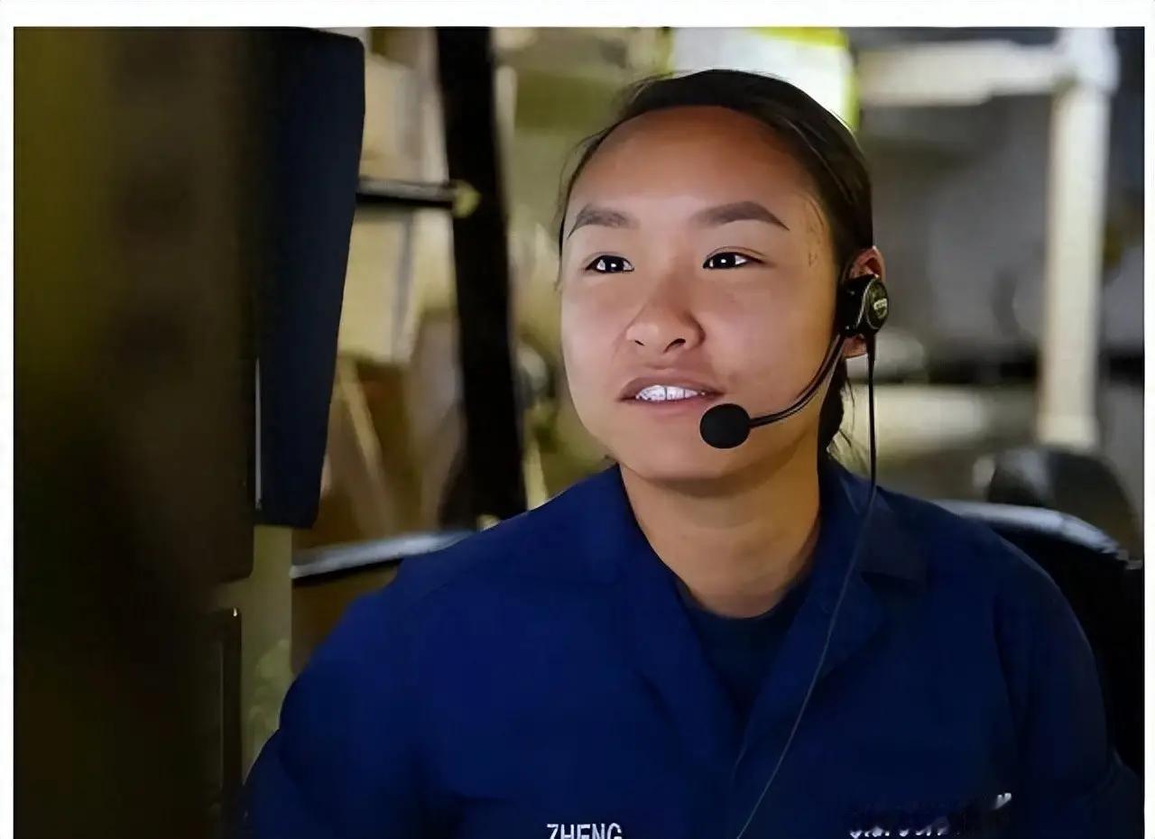 当年在美舰上警告中国海军的华人女兵郑浩儿，本以为能凭此换来绿卡和军功章，可她后来