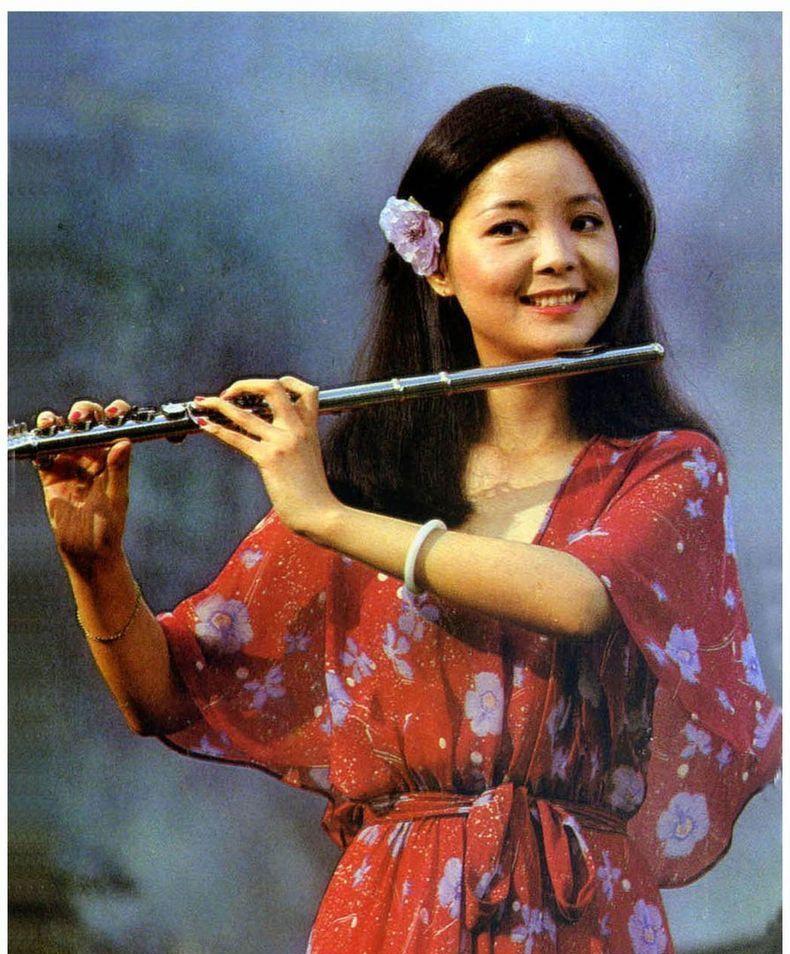 实话实说：娱乐圈里再也不会出现第二个邓丽君了！看看邓丽君的长相，真的是珠圆玉润，
