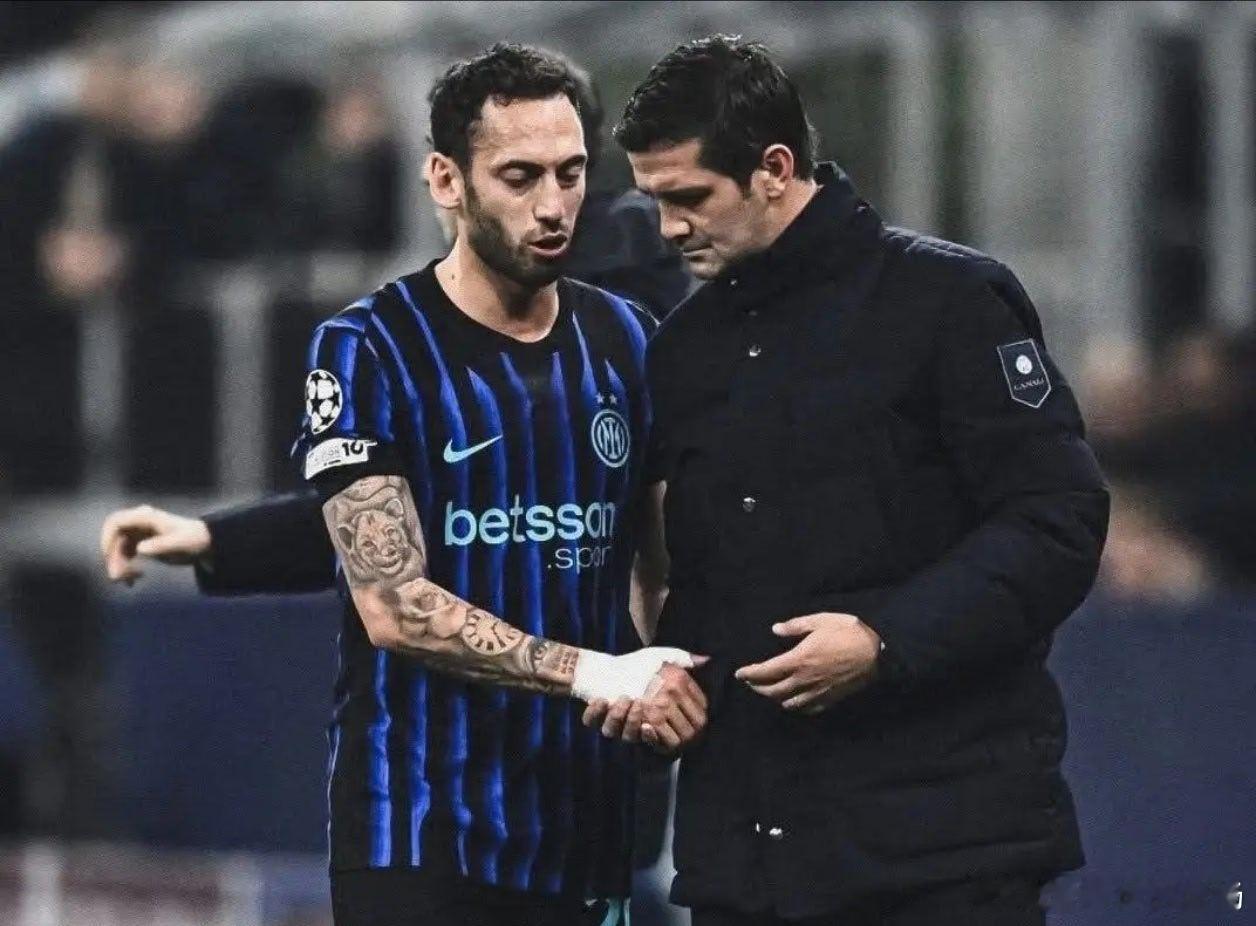 国米双喜临门！恰尔汗奥卢续约现重大转机，齐沃执教获力挺+后防线新援在路上国际米兰