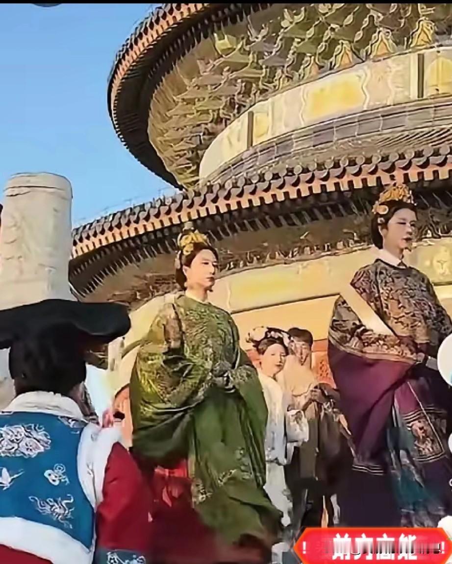 近几日，随着北京一带汉风的兴起，游客穿着汉服前往天坛等地游玩的频率大增，而当地的