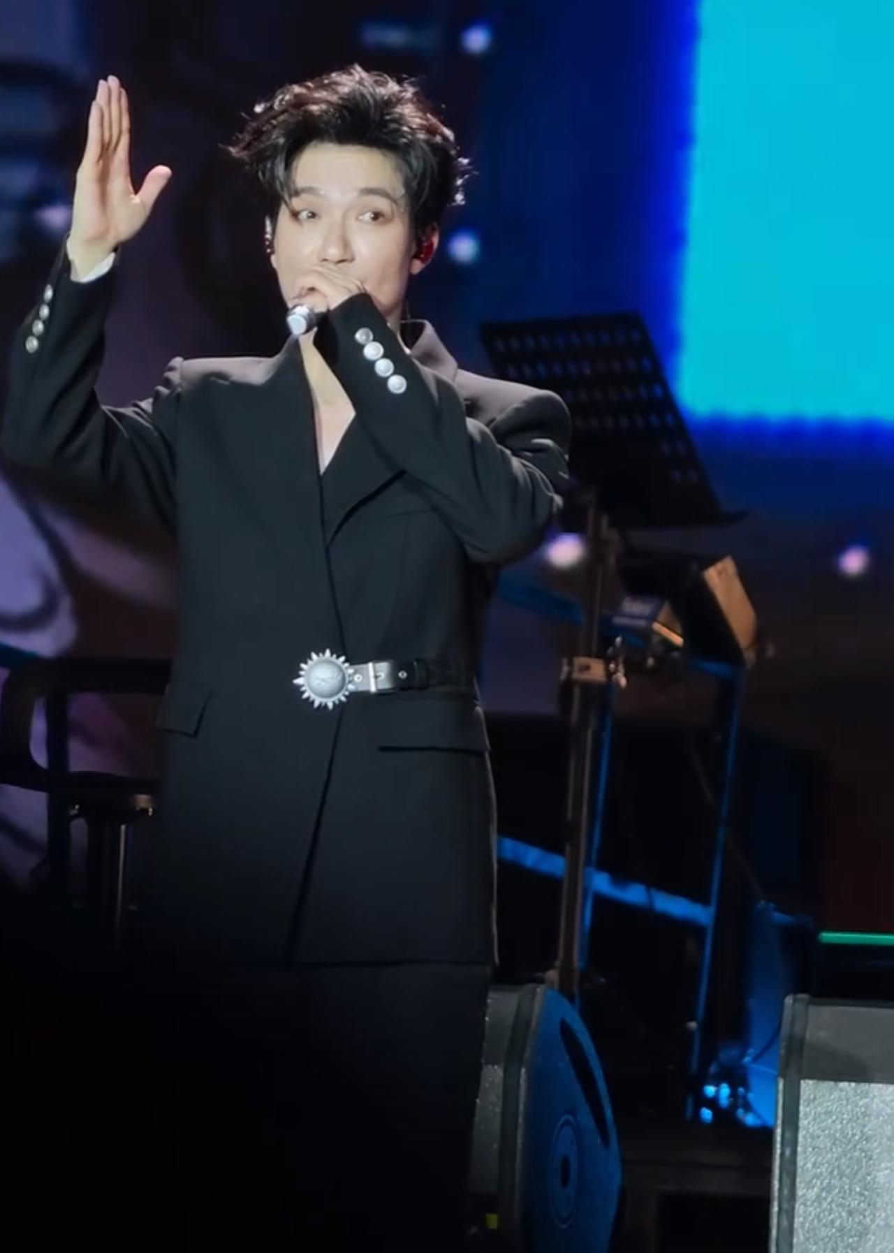 说了“拜拜”后，陈楚生又安可了《活该》。生哥太懂大家了。今晚的太湖湾音乐节哥