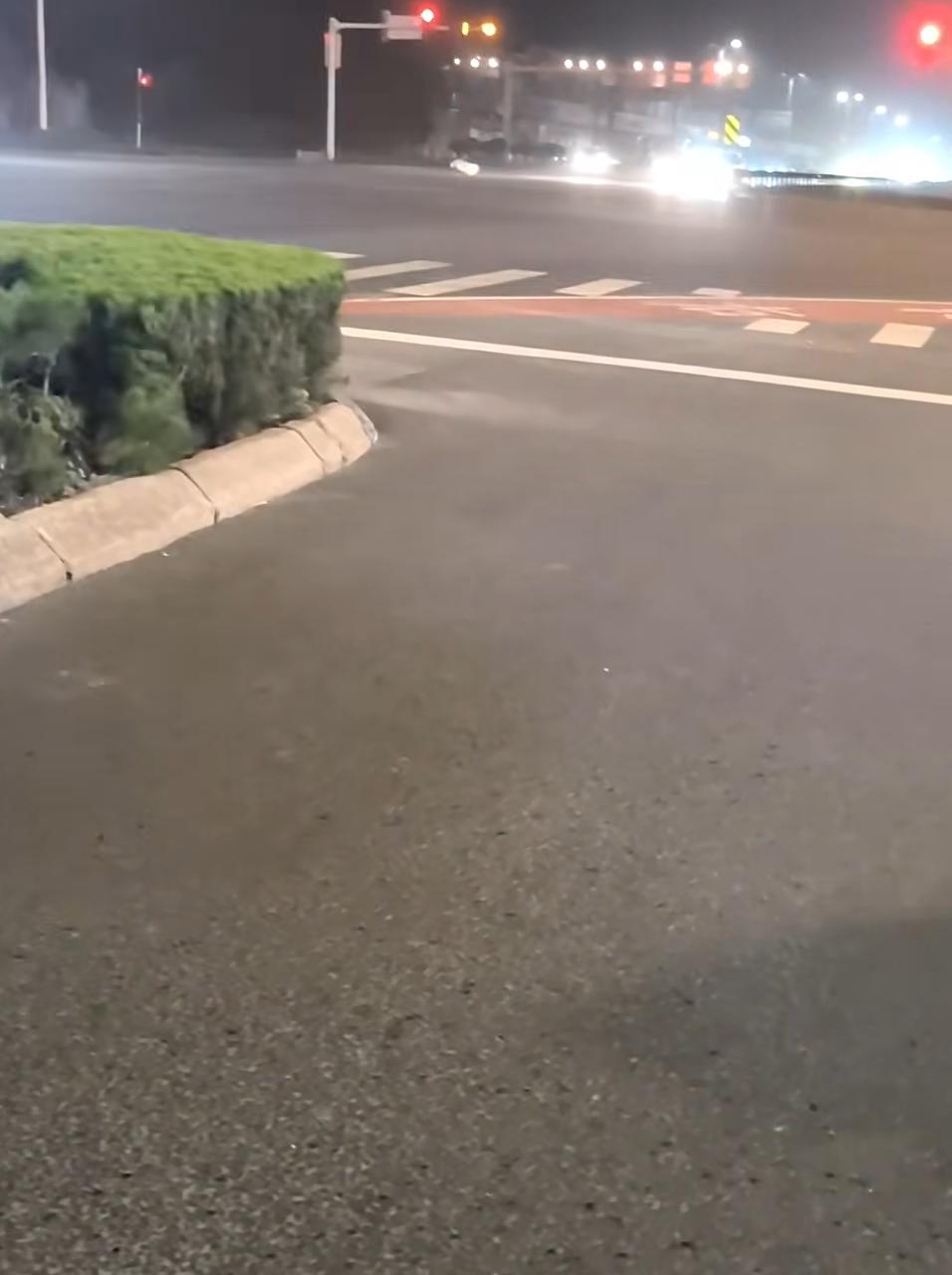 你家在山东哪里？现在下大暴雨了吗？我现在在威海，闷了一天，但还没下雨。