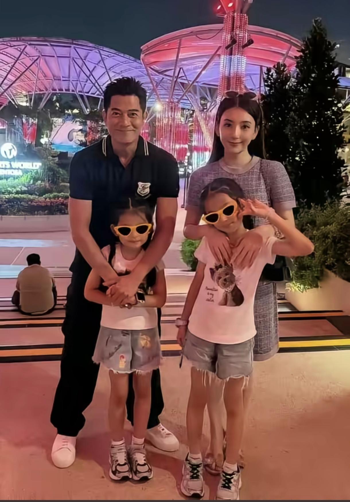 郭富城接受采访时透漏自己的两个女儿跟刘德华的女儿上的是同一所香港国际学校，孩子之