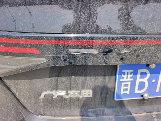 这个地方被磕了大佬们这个维修需要多少啊