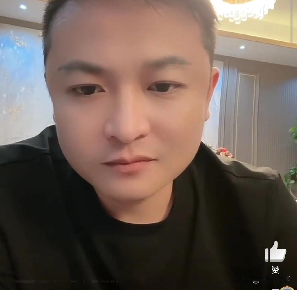 二子爷告诫粉丝：互联网你要喜欢主播，他是卖货的买点货，顶多他挣一点，他要是打PK