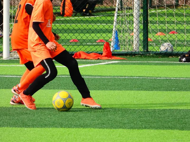 许多家长对孩子沉迷网游可谓深恶痛绝，这种心情实在太容易理解了。有些孩子因网游早早