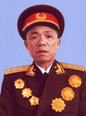 1934年，韩先楚打了胜仗后，因弄丢了200多银元，被撤职，红25军政委吴焕先却