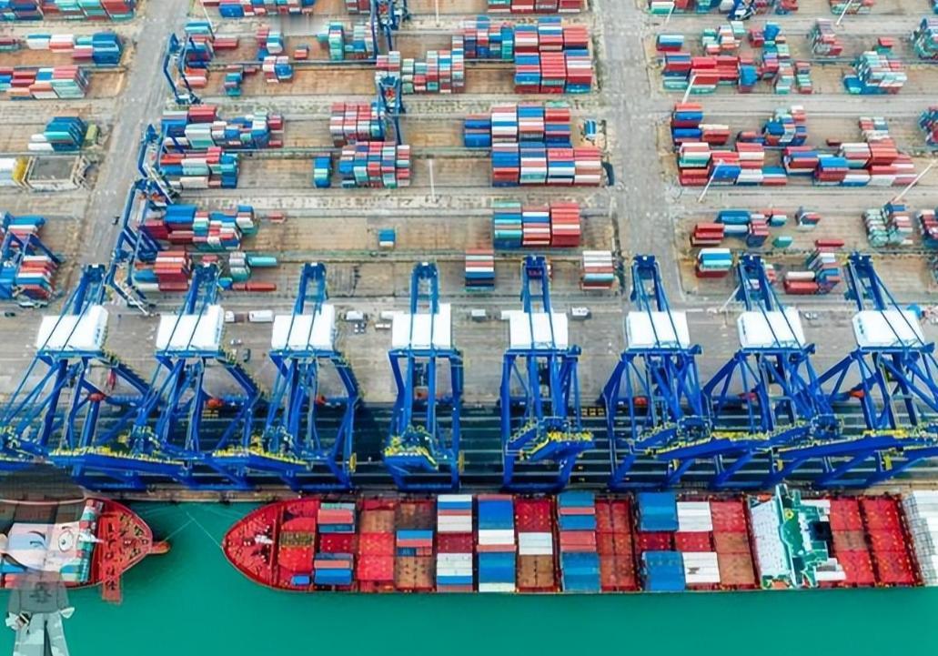 /越南这下是真坐不住了，急得直跳脚。眼瞅着自己盘算了好久的2030年自贸区大