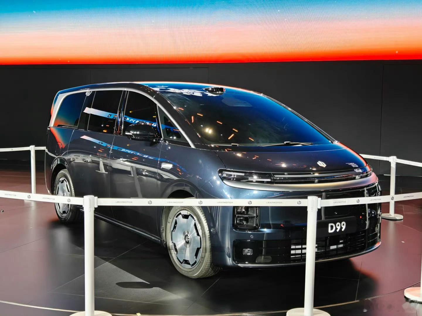 零跑首款MPV来了！零跑D99实车照，大家觉得怎么样？零跑D99