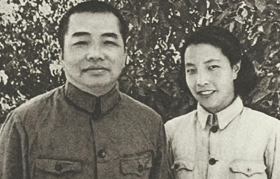 邓华住院时，浦安修专程前去探视，还带来彭德怀亲手留给邓华的一件珍贵遗物1951