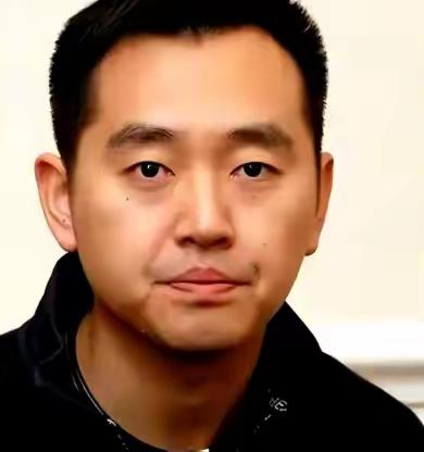 我天，刚才刷到一个消息，给我震得半天没回过神。当年的乒乓王子孔令辉，现在在做紫