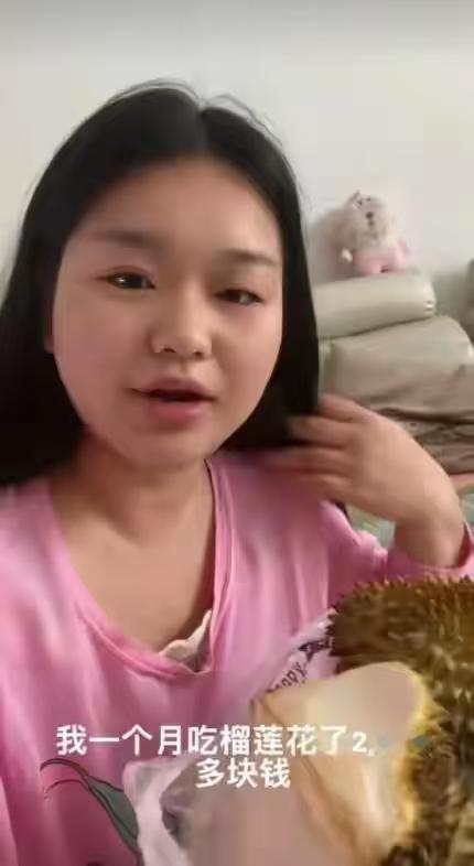 花2000吃榴莲女不作就不会离！娘家都不会这么惯着她，真是没有公主命，得了公主病