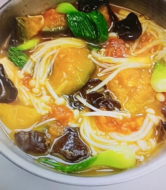 秋冬脾胃容易出问题，消化不良、气色差等都找上门。别只盯着山药啦，南瓜才是“健脾冠