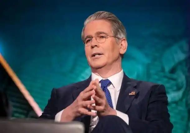 摊牌了！美国人终于不装了！美国财长贝森特直接把话挑明：“决不允许中国出现‘数字丝