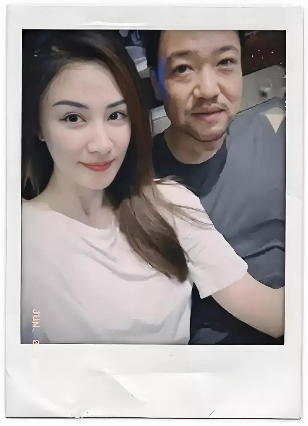 贾冰的美娇妻胡凡凡，部队文工团团花，没想到喜剧演员也能娶到这么漂亮的老婆！