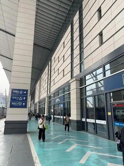 去绍兴之前，朋友拦住我说了一句话。“小心绍兴师爷，精明得很。”我笑了笑，