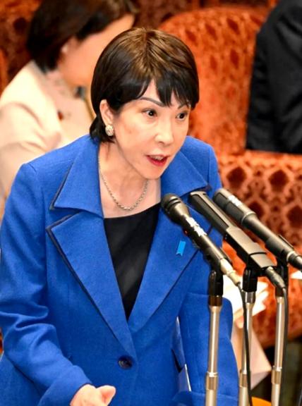 高市早苗上台，看似把中日关系推向冰点，其实无意中撕开了一个掩盖近80年的惊天