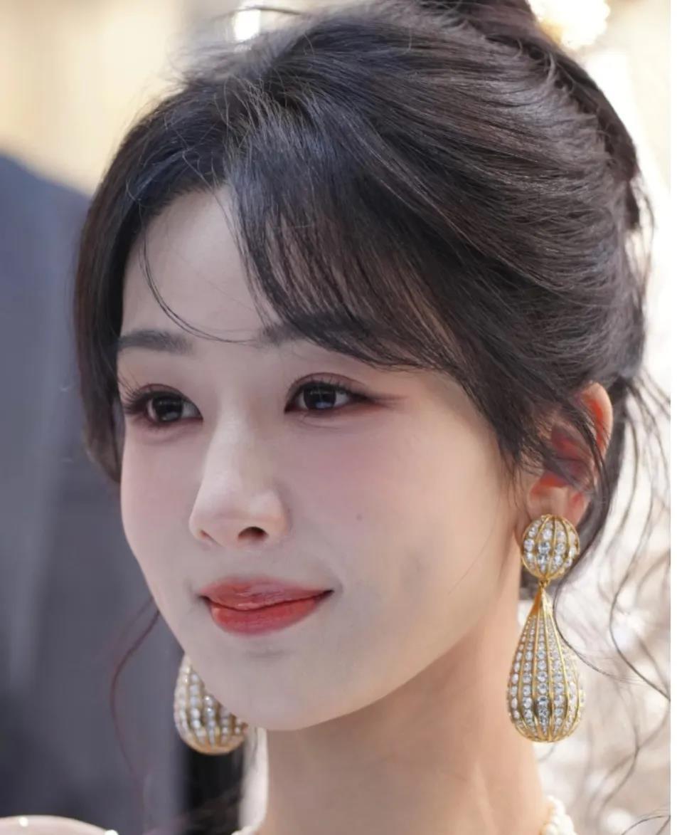 杨紫说：我当年其实拒演了《香蜜沉沉烬如霜》，我觉得演仙侠剧太累。后来导演对我说了