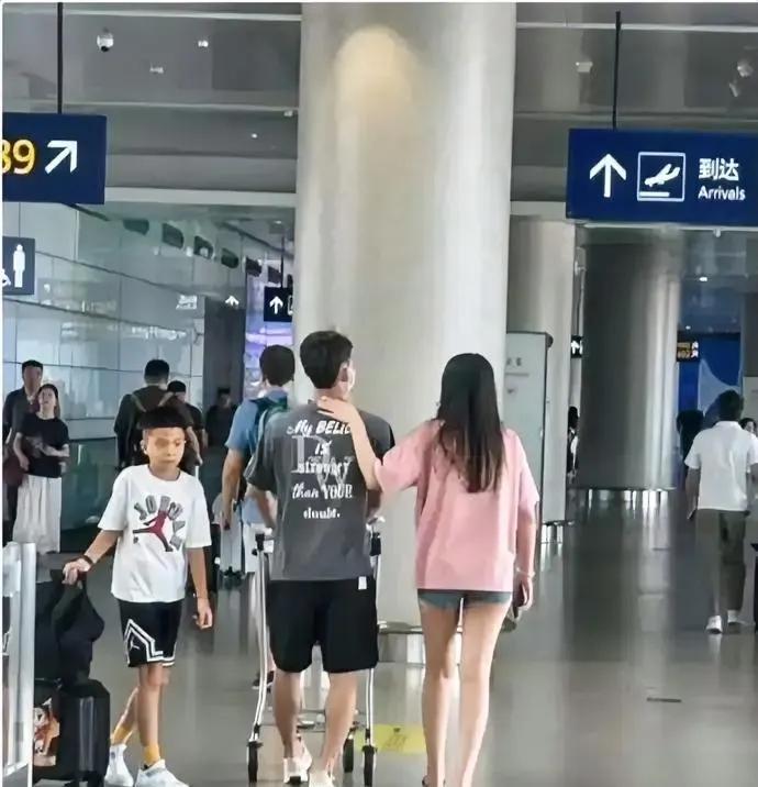 如果徐杰的事是真的，那么还真是够徐杰喝一壶了！据悉，网上关于徐杰的丑闻已经被删除