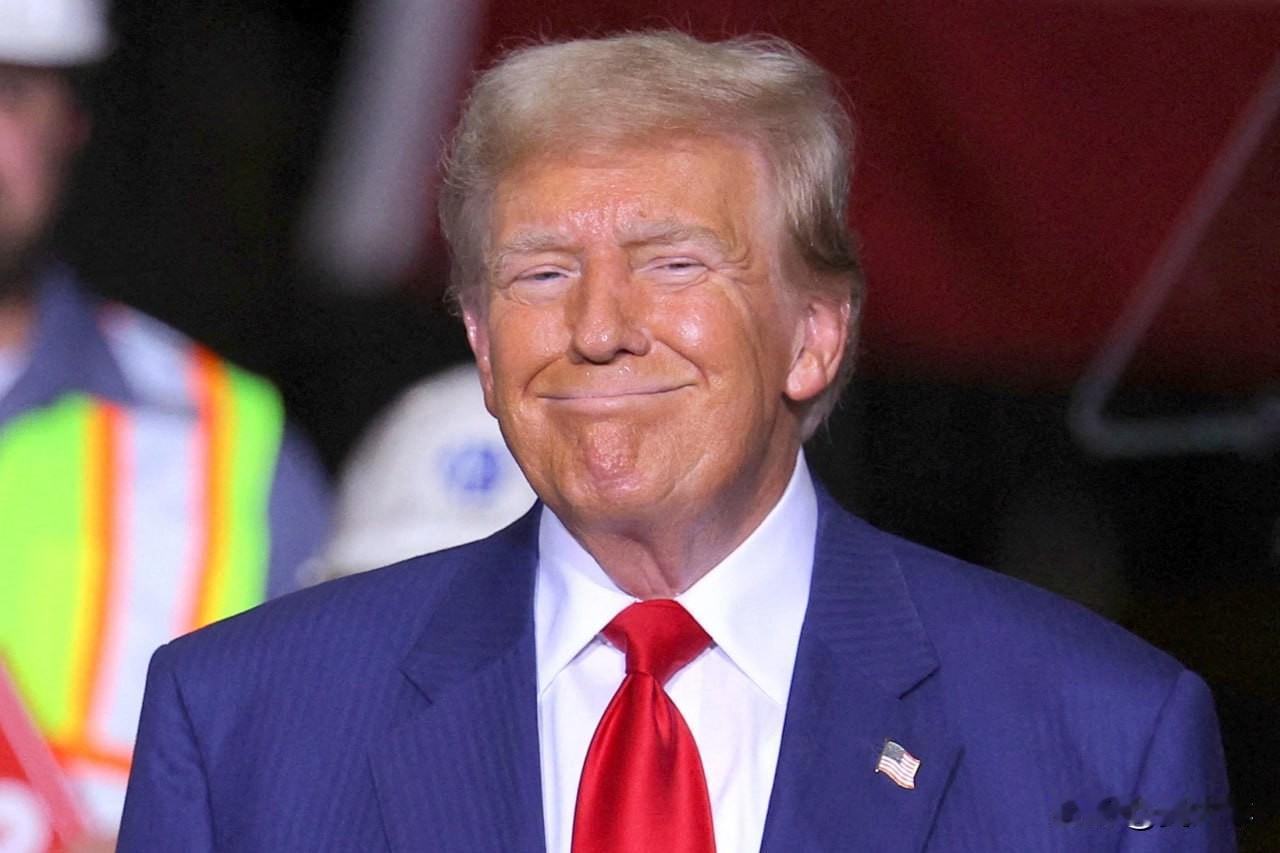 【特朗普在格陵兰问题上狡黠】事实上，墨卡托投影地图严重扭曲了格陵兰岛在世界